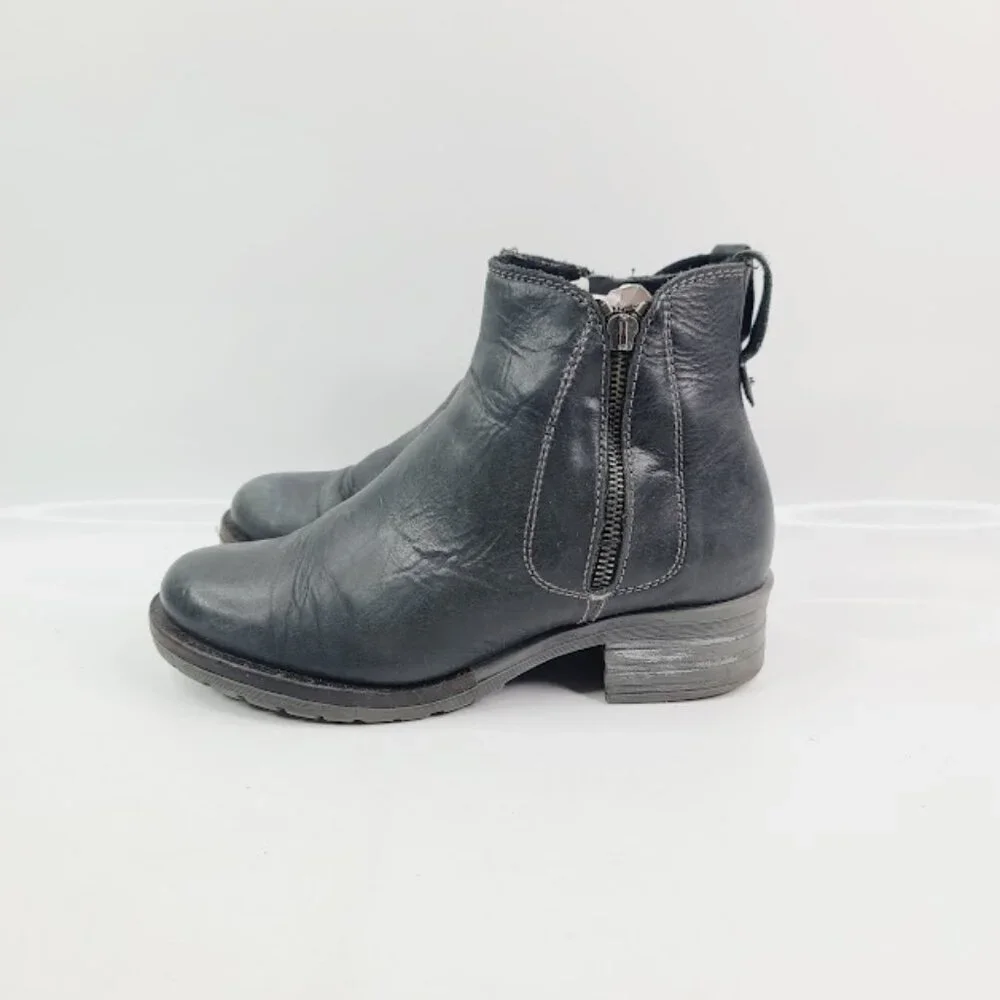 Dromedaris Women's Black Kelyn Leather Side Zip Classic Ankle Moto Bootie Size 7